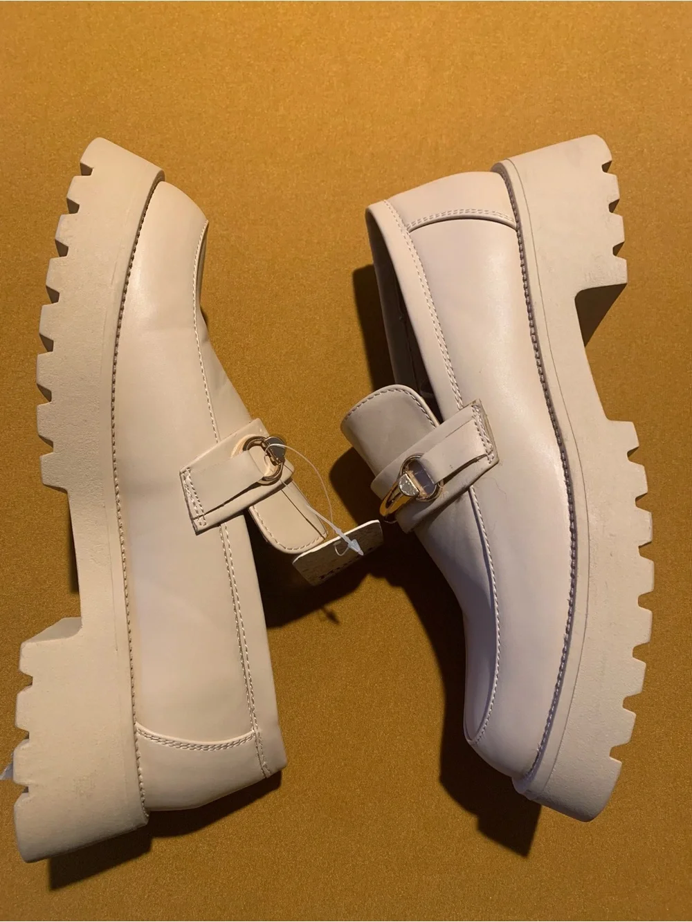Mudd Loafer Cream white  with Gold Accent.